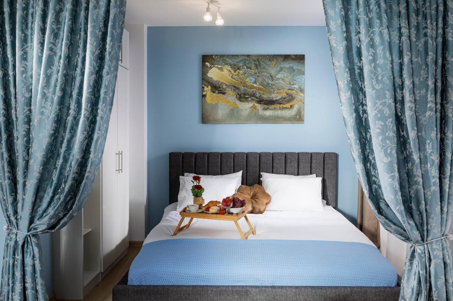 Free Parking On Premises Huge Terrace Holiday home *